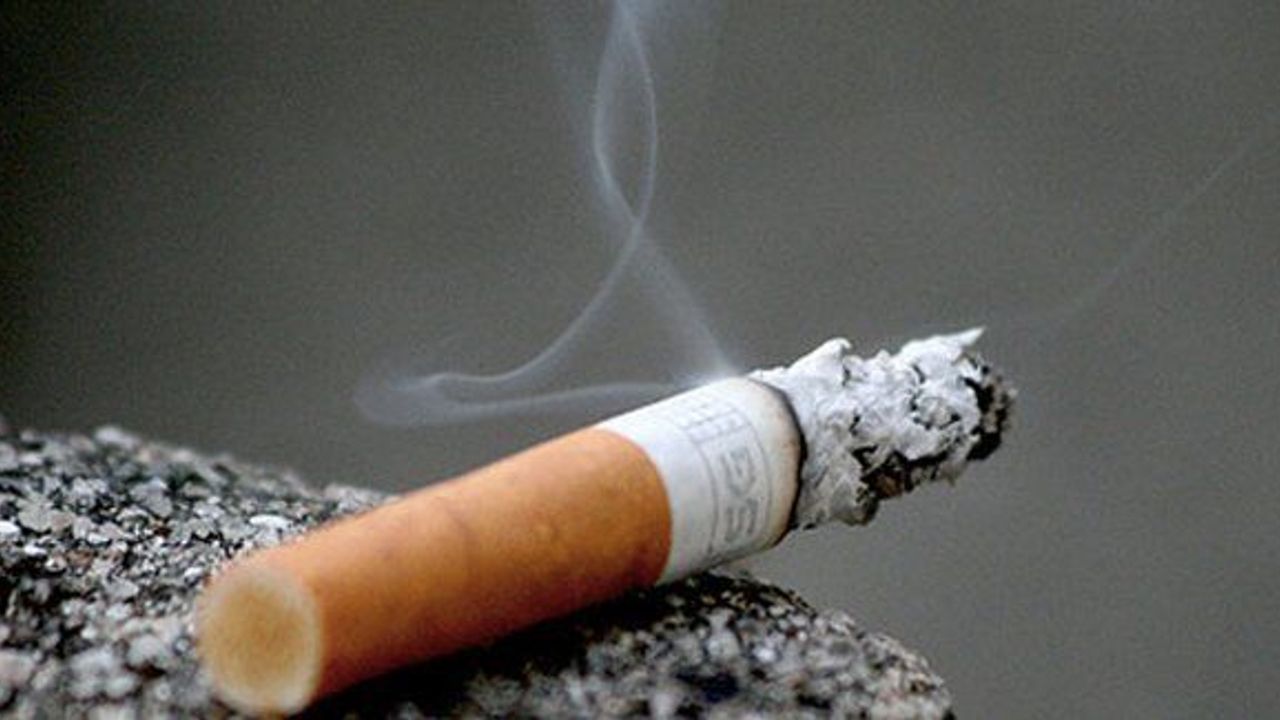Sigara içen kadınların ses tonu erkekleşiyor