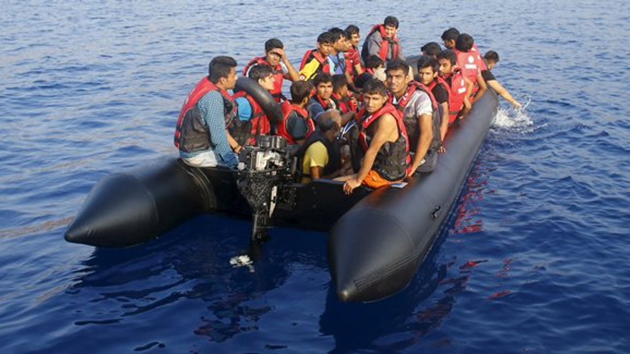 Göçmenler Yunanistan'dan Türkiye'ye kaçıyor