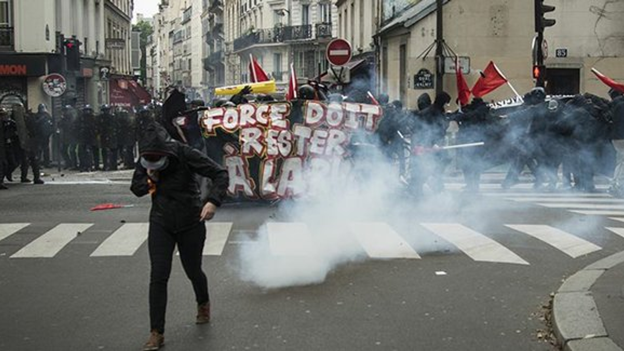 Paris polisinden ırkçılık karşıtlarına müdahale
