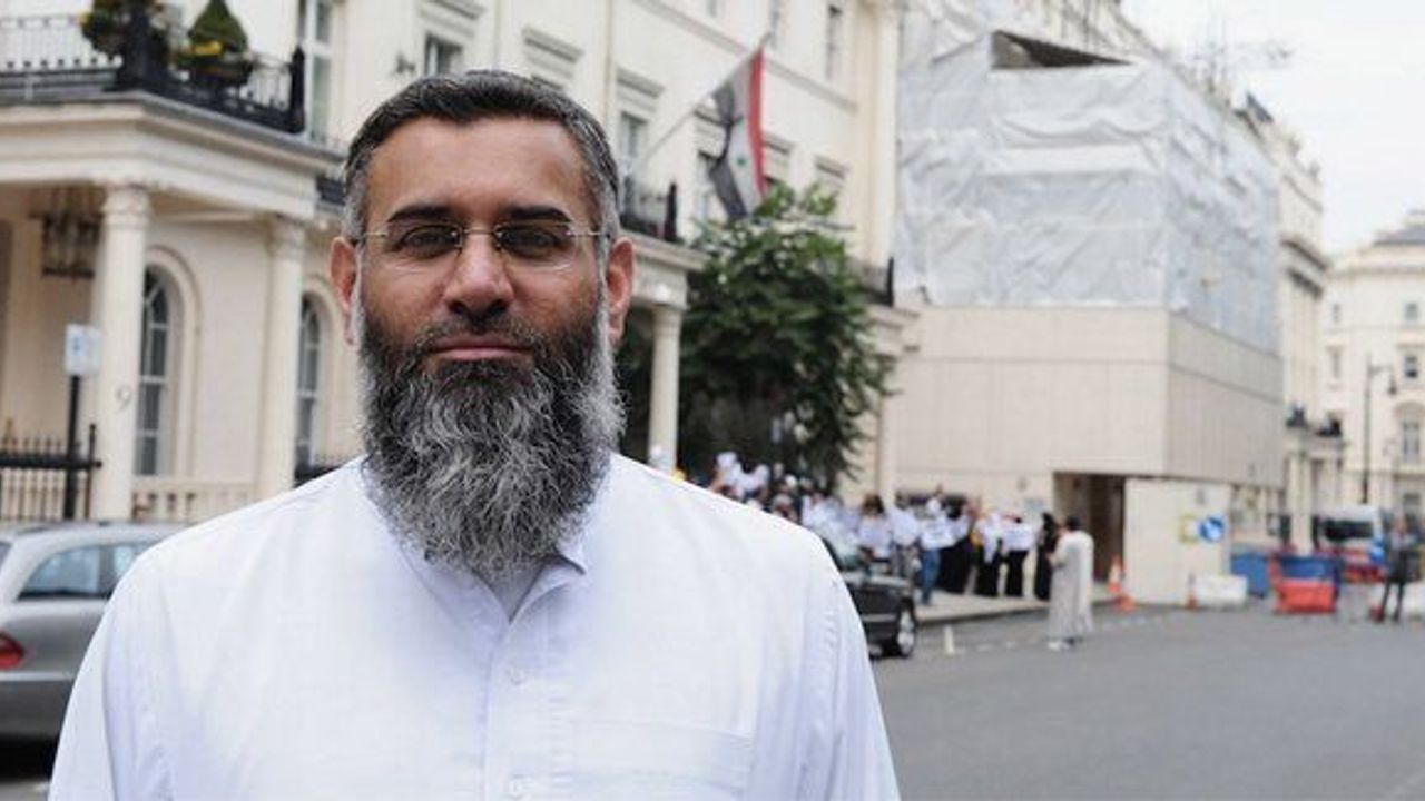 İngiliz Müslüman aktiviste hapis cezası