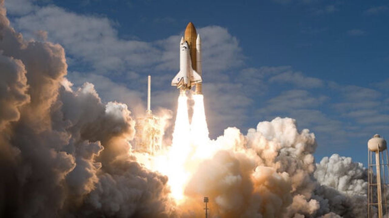 Çin, içinde 2 astronot bulunan uzay aracı fırlattı