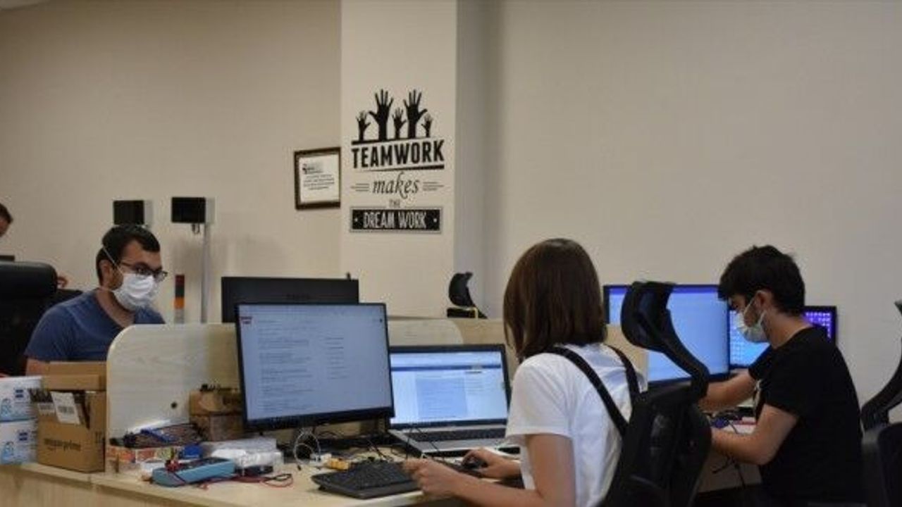 Akıllı süpürgeden ilham alan firma yerli yük taşıma robotu geliştirdi