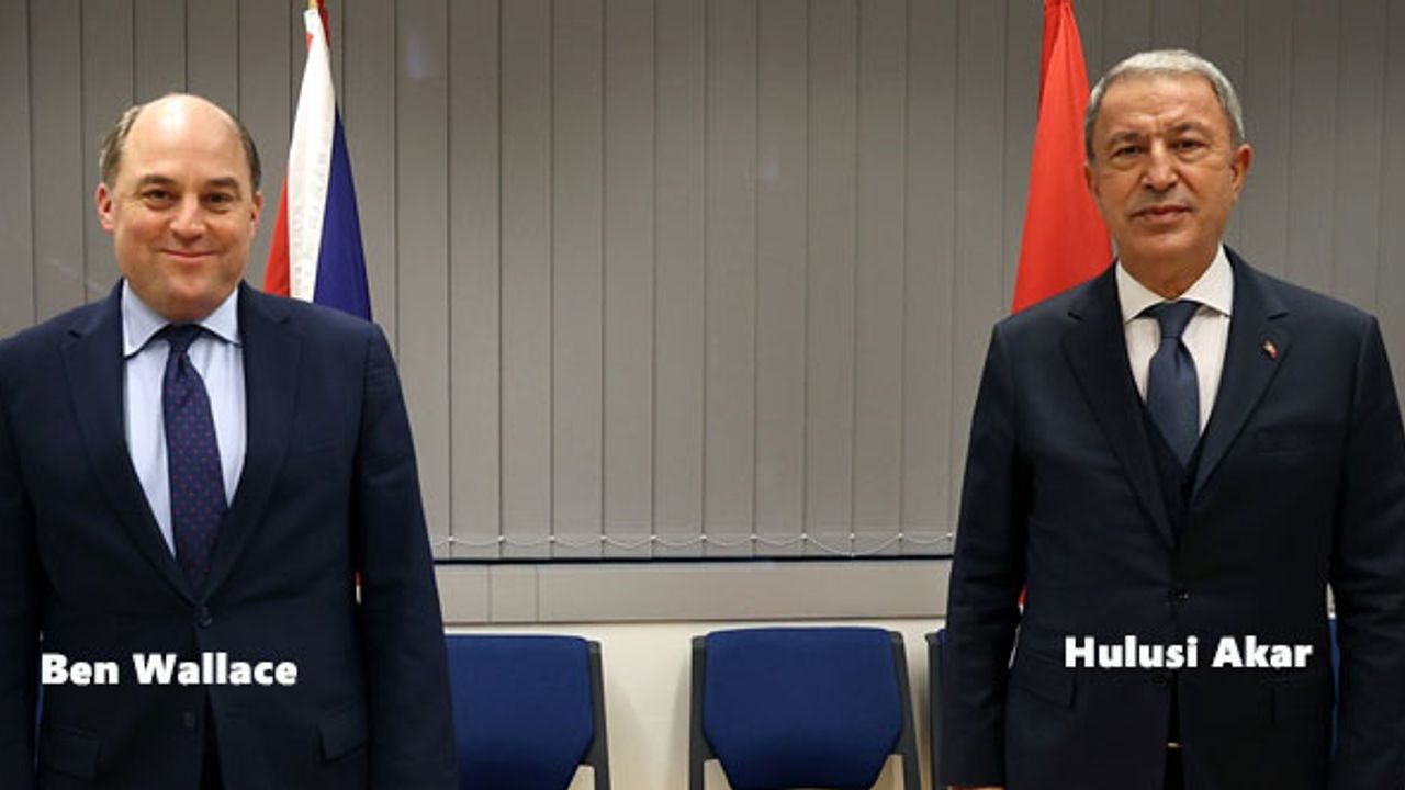 Hulusi Akar, İngiltere Savunma Bakanı Ben Wallace ile görüştü