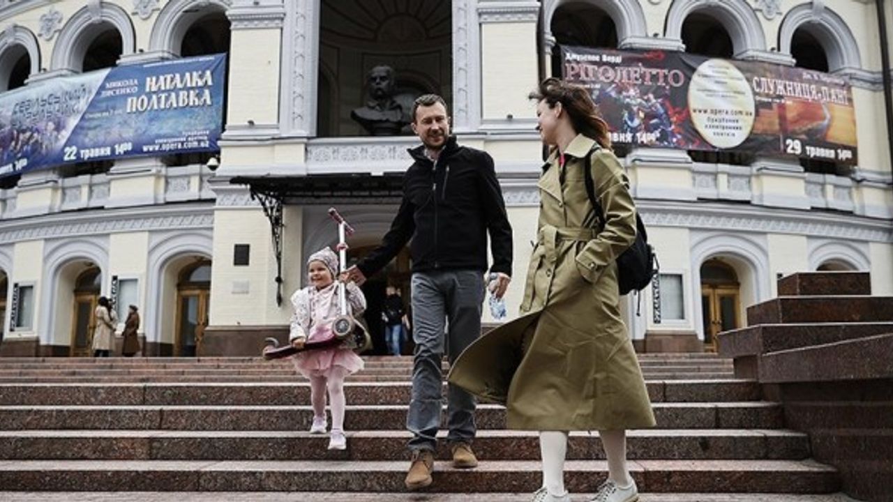 Savaşın gölgesinde sanat: Show must go on!