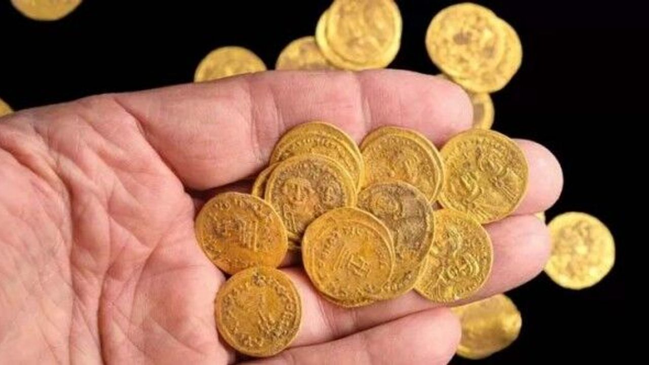 7. yüzyıldan kalma sikkeler duvardan çıktı