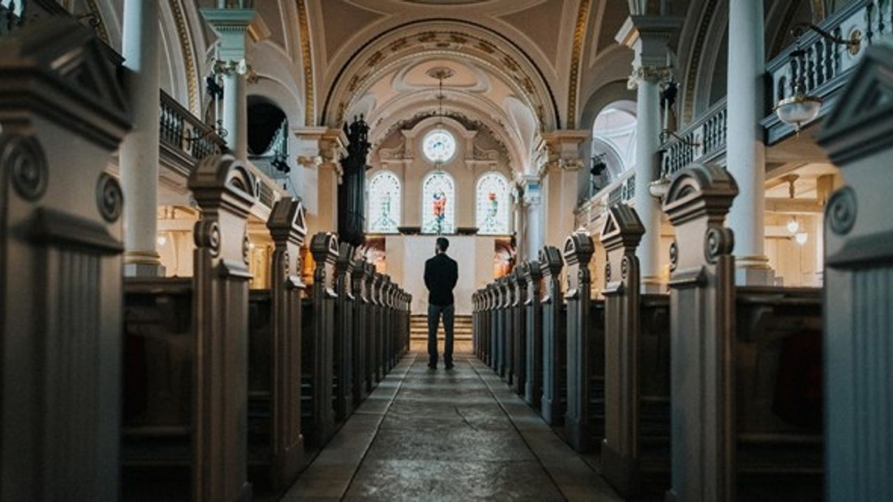 İngiltere'de Hristiyanlık ilk kez azınlığa düştü