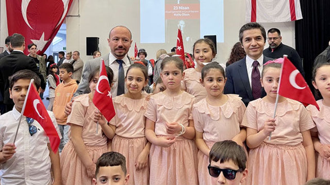 23 Nisan'a Londra'da Renkli Kutlama