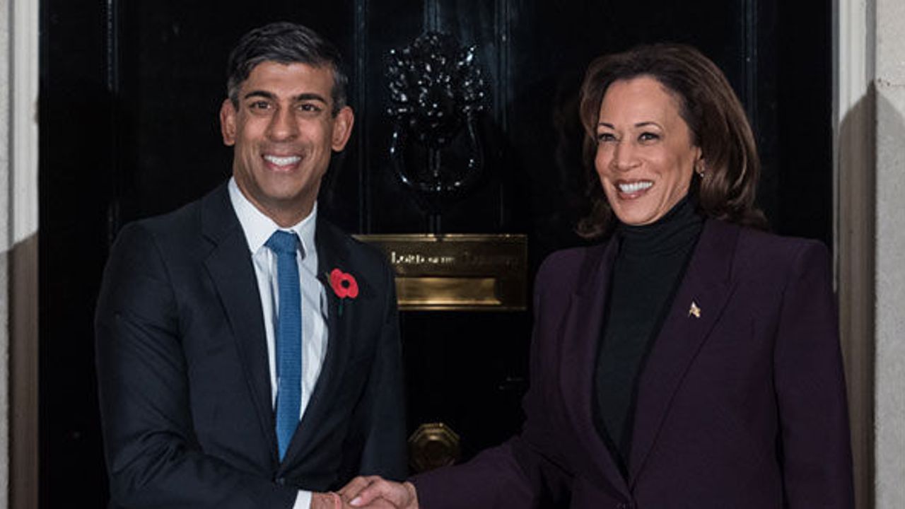 Kamala Harris'e Londra'da protesto ve "Gazze'de acil ateşkes" çağrısı