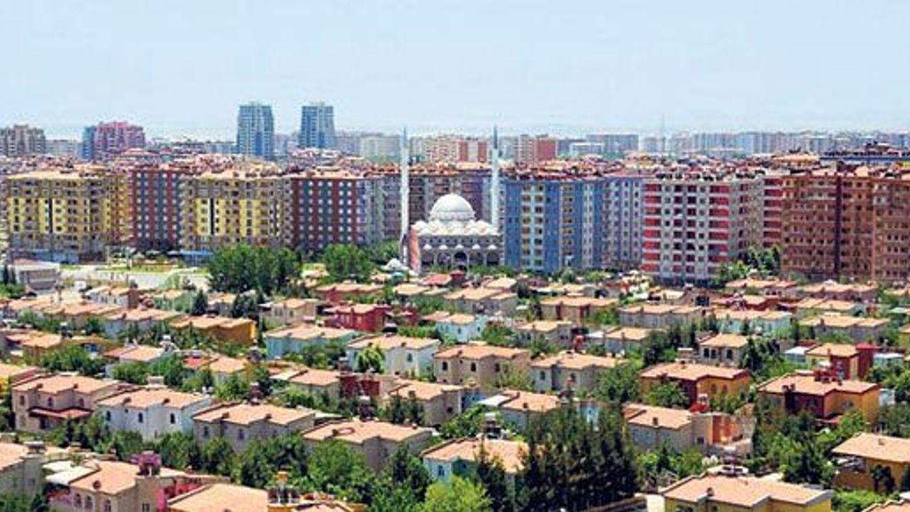 Vali 76 bin, muhtar 130 bin kişiyi yönetiyor