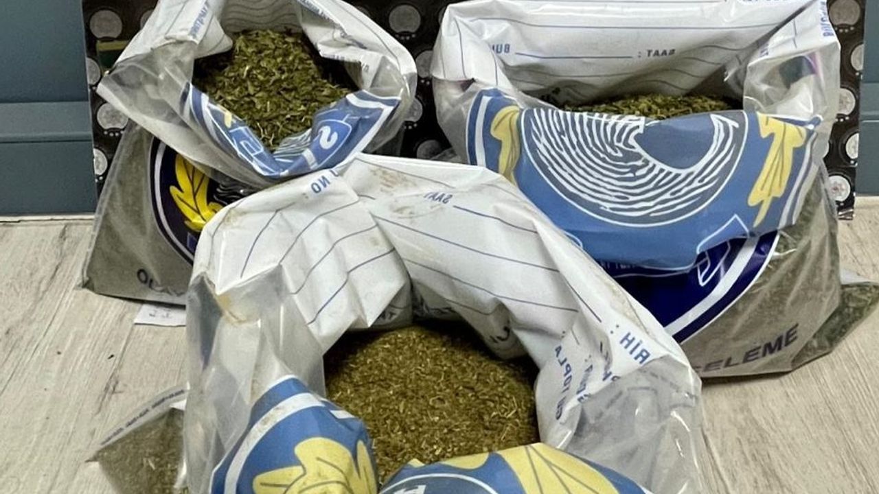 Polisten kaçan motosiklette 2 kilo 707 gram uyuşturucu ele geçirildi