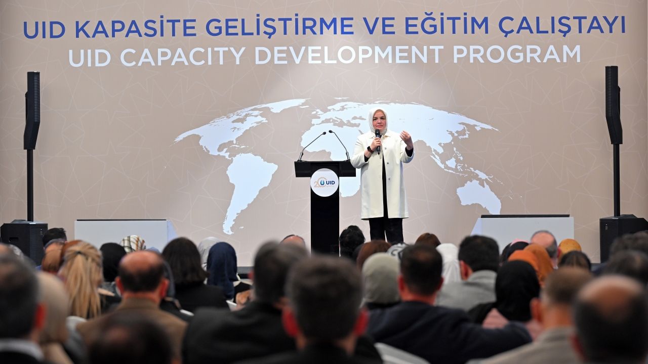 AK Parti Genel Merkez Kadın Kolları Başkanı Keşir, UID Çalıştayı'nda konuştu: