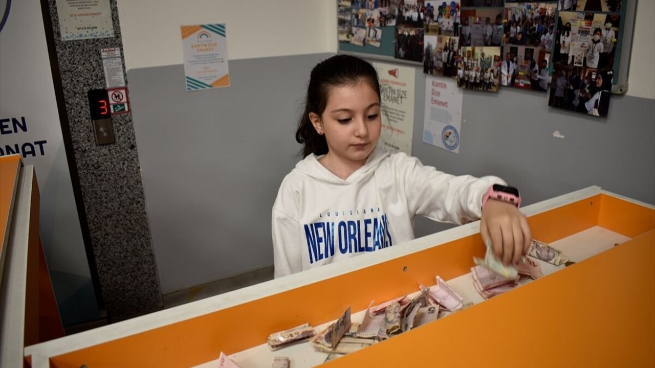 Bitlis'te "kantin size emanet" uygulamasıyla öğrencilere güven duygusu aşılanıyor