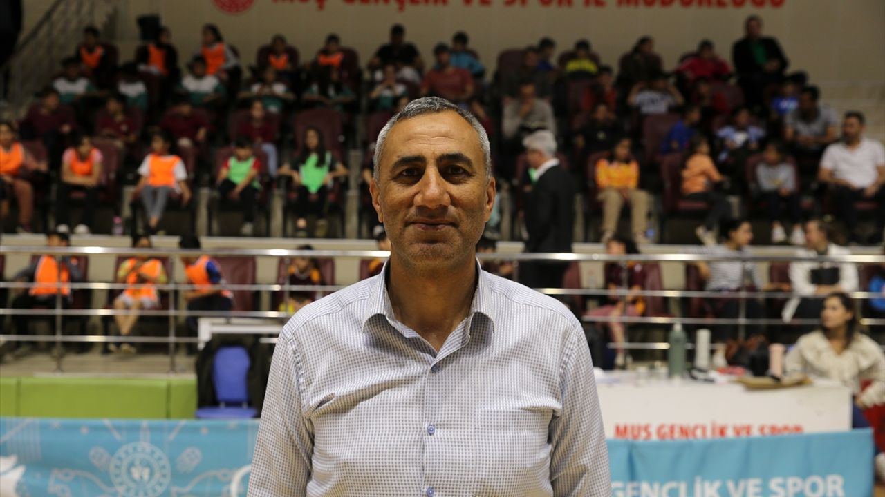 Muş ve Bitlis'te öğrenciler geleneksel oyunları oynayarak eğlendi