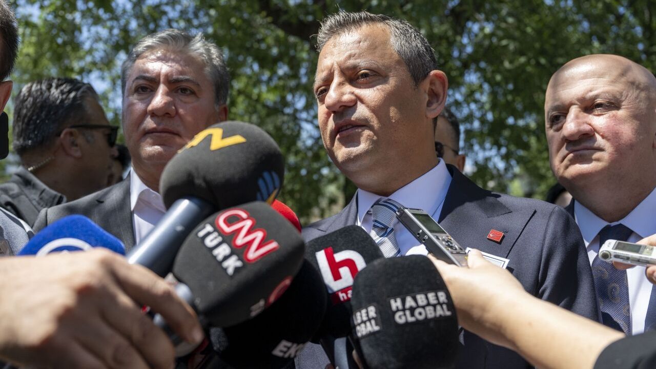 CHP Genel Başkanı Özel, Meclis'te gazetecilerin sorularını yanıtladı