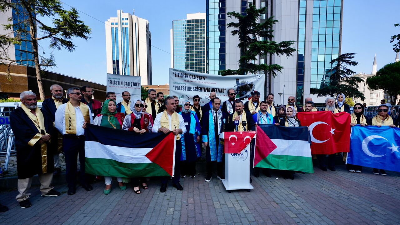 "Uluslararası Filistin Çalıştayı"nın sonuç bildirisi İsrail'in İstanbul Başkonsolosluğu önünde açıklandı