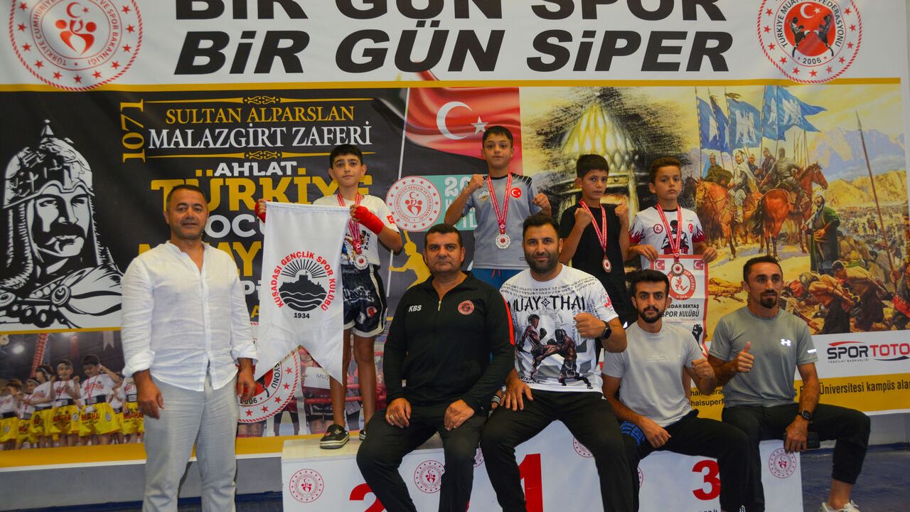 Bitlis'te düzenlenen Türkiye Minikler ve Yıldızlar Muaythai Şampiyonası sona erdi