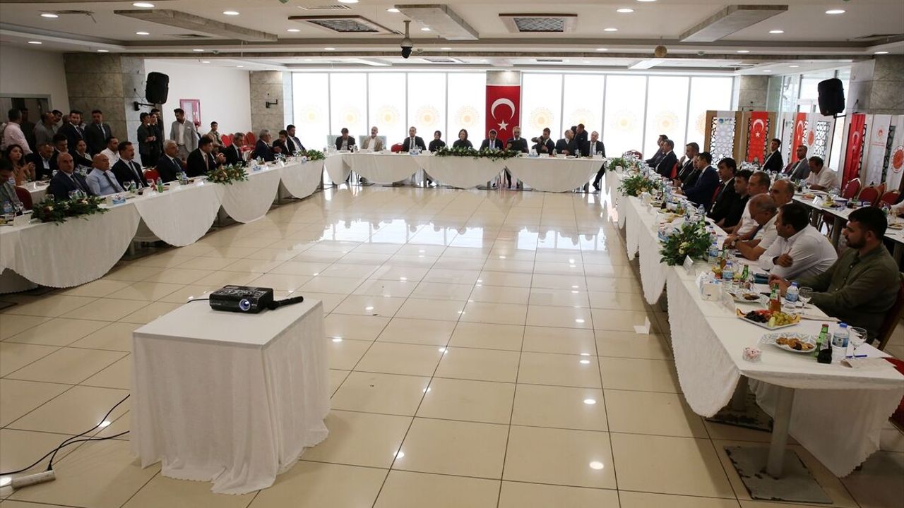 Bitlis'te Van Gölü Havza Koruma Eylem Planı Değerlendirme Toplantısı yapıldı