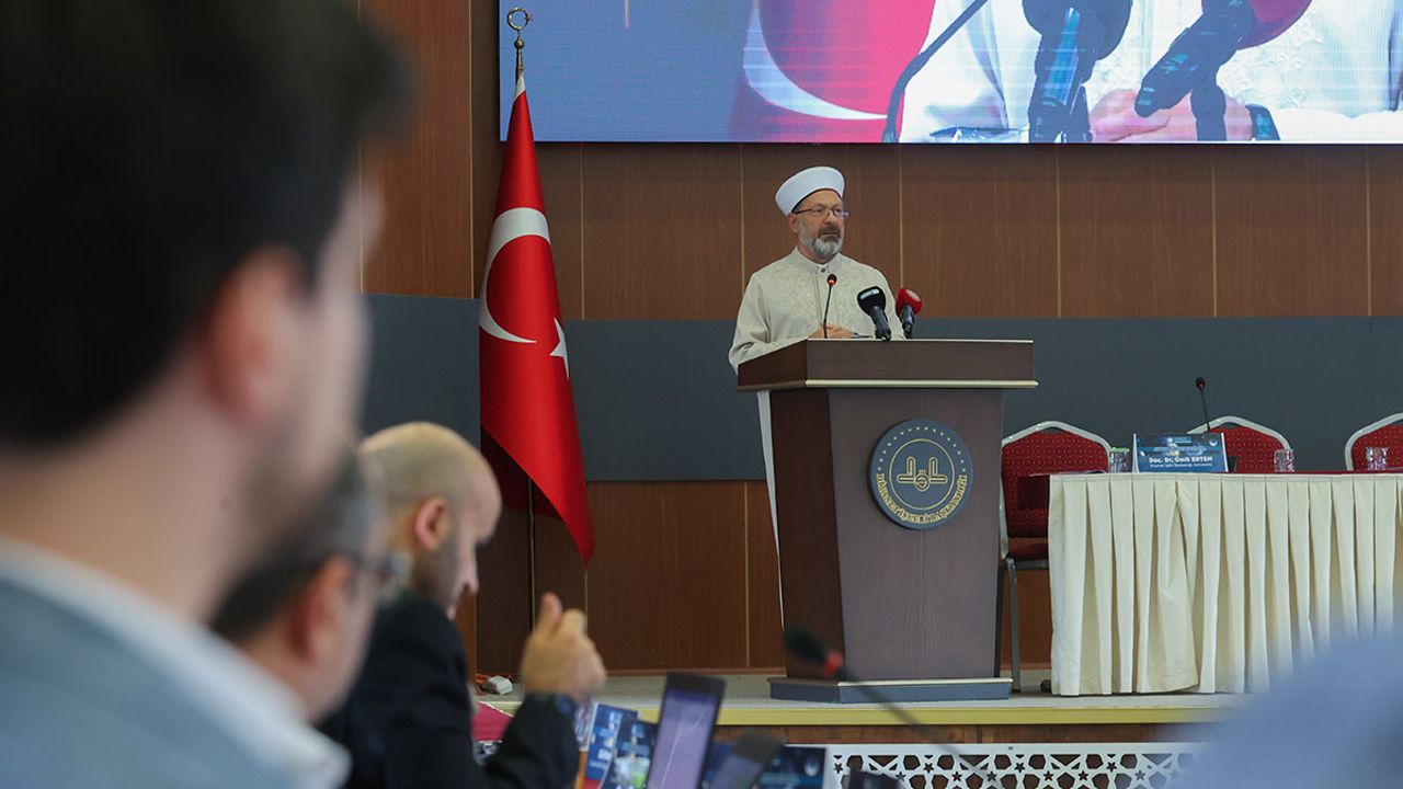 Diyanet İşleri Başkanı Erbaş, Türkiye-Malezya İslam Astronomisi Uygulamaları Çalıştayı'nda konuştu: