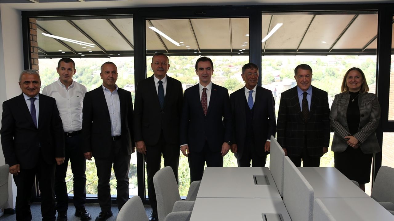 Bitlis'te İngilizce ve Çince eğitimin verildiği Özel Eren Fen ve Teknoloji Lisesi açıldı
