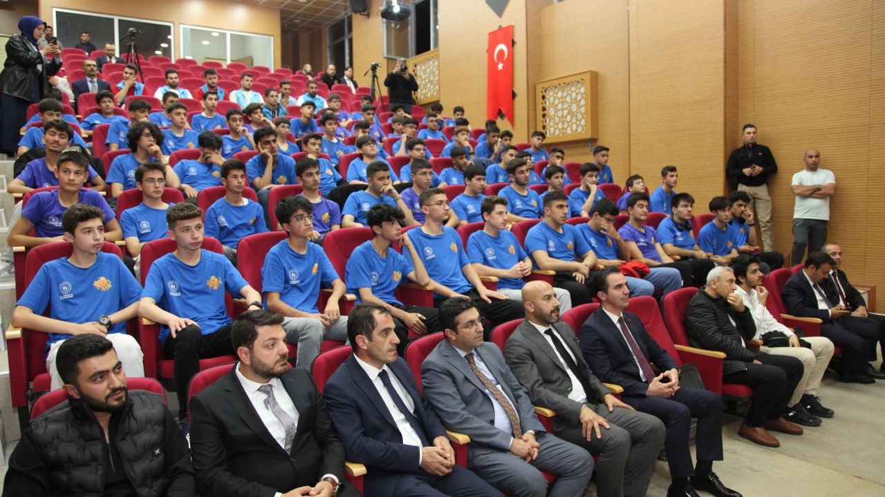 Gençlik ve Spor Bakan Yardımcısı Eminoğlu, Bitlis'te gençlerle buluştu:
