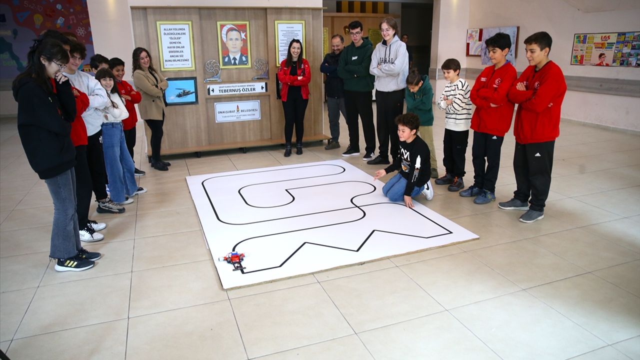 Robot olimpiyatlarında dünya birincisi olan depremzede öğrenciler, tüm kategorilerde şampiyonluk hedefliyor