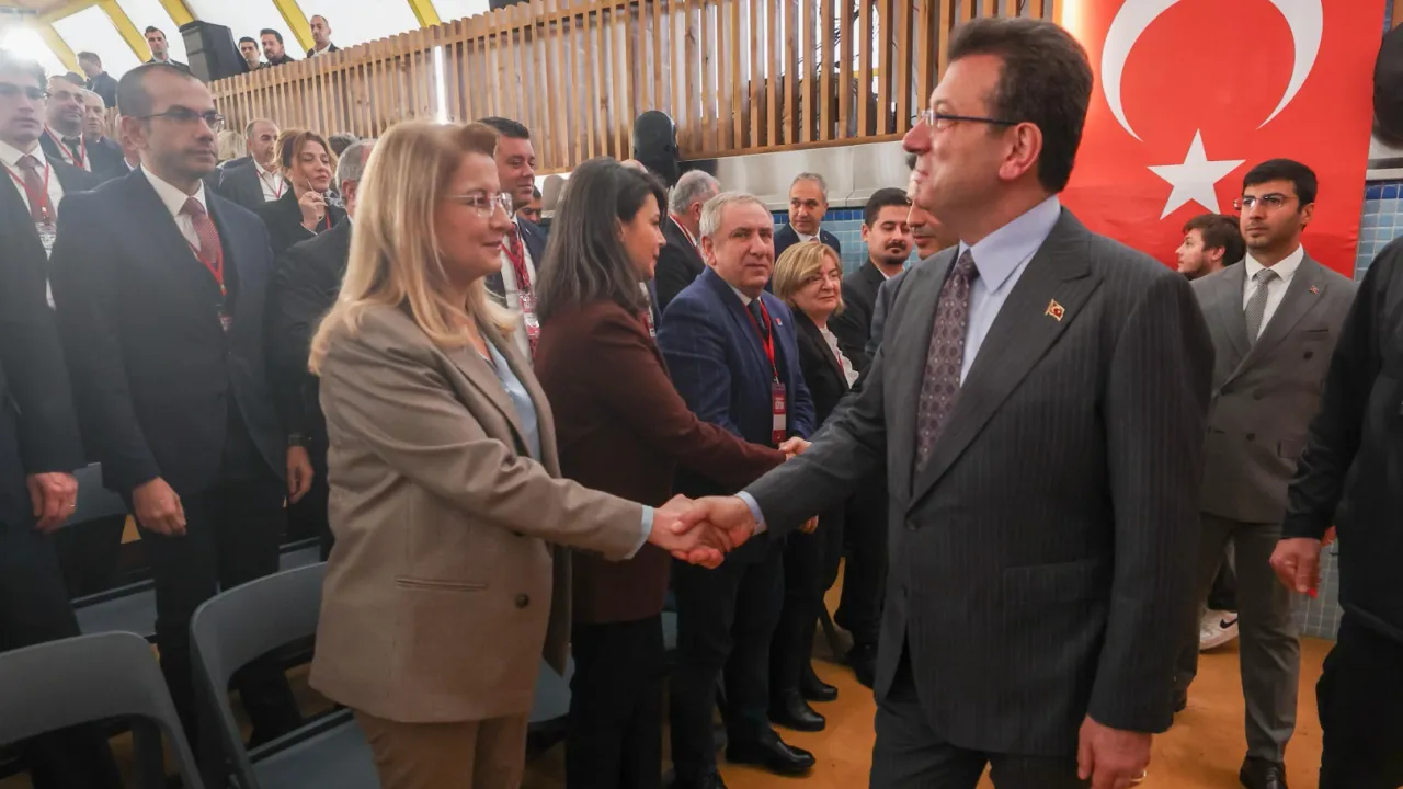 Başkan Ovalıoğlu, 'Yerel Yöneticiler Ve Eğitim Çalıştayı'na Katıldı