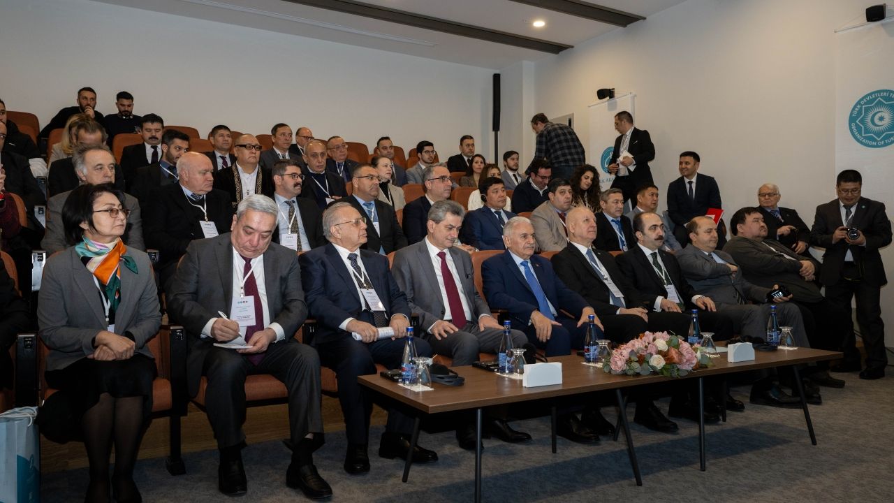 Bilim insanları "Türk Dünyası Tarihi Çalıştayı"nda bir araya geldi