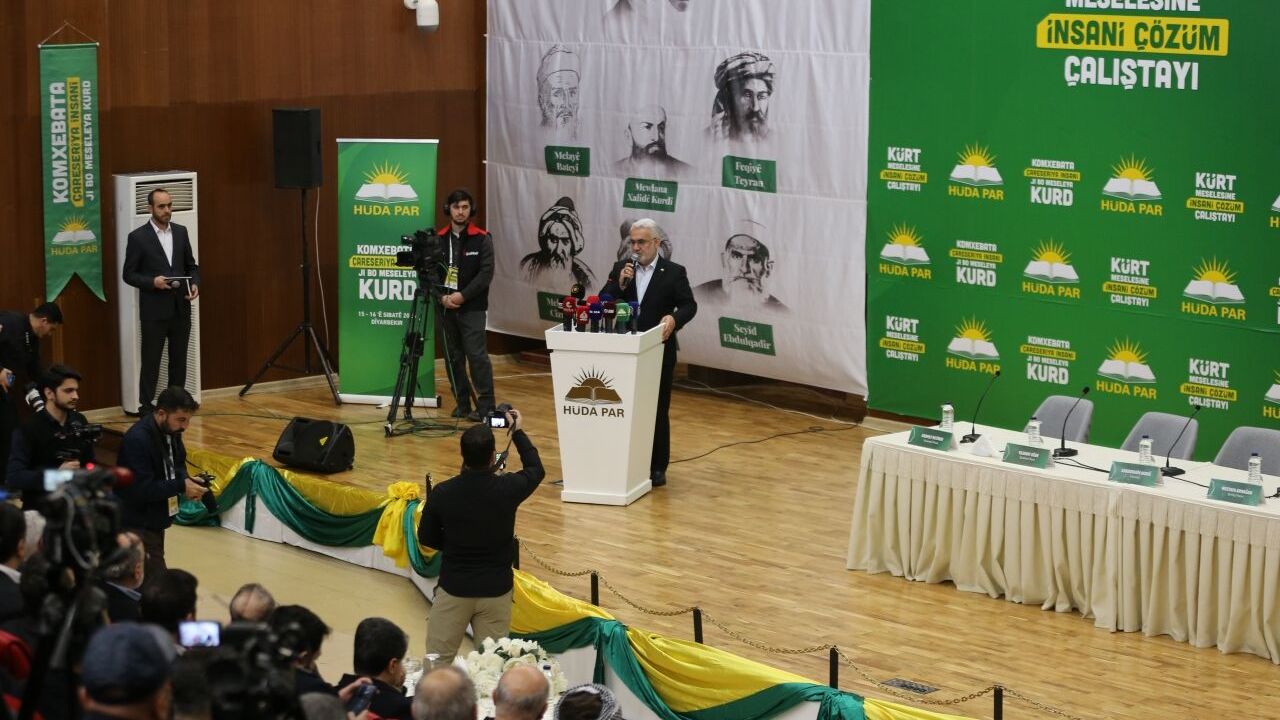 Diyarbakır'da "Kürt Meselesine İnsani Çözüm Çalıştayı" düzenlendi