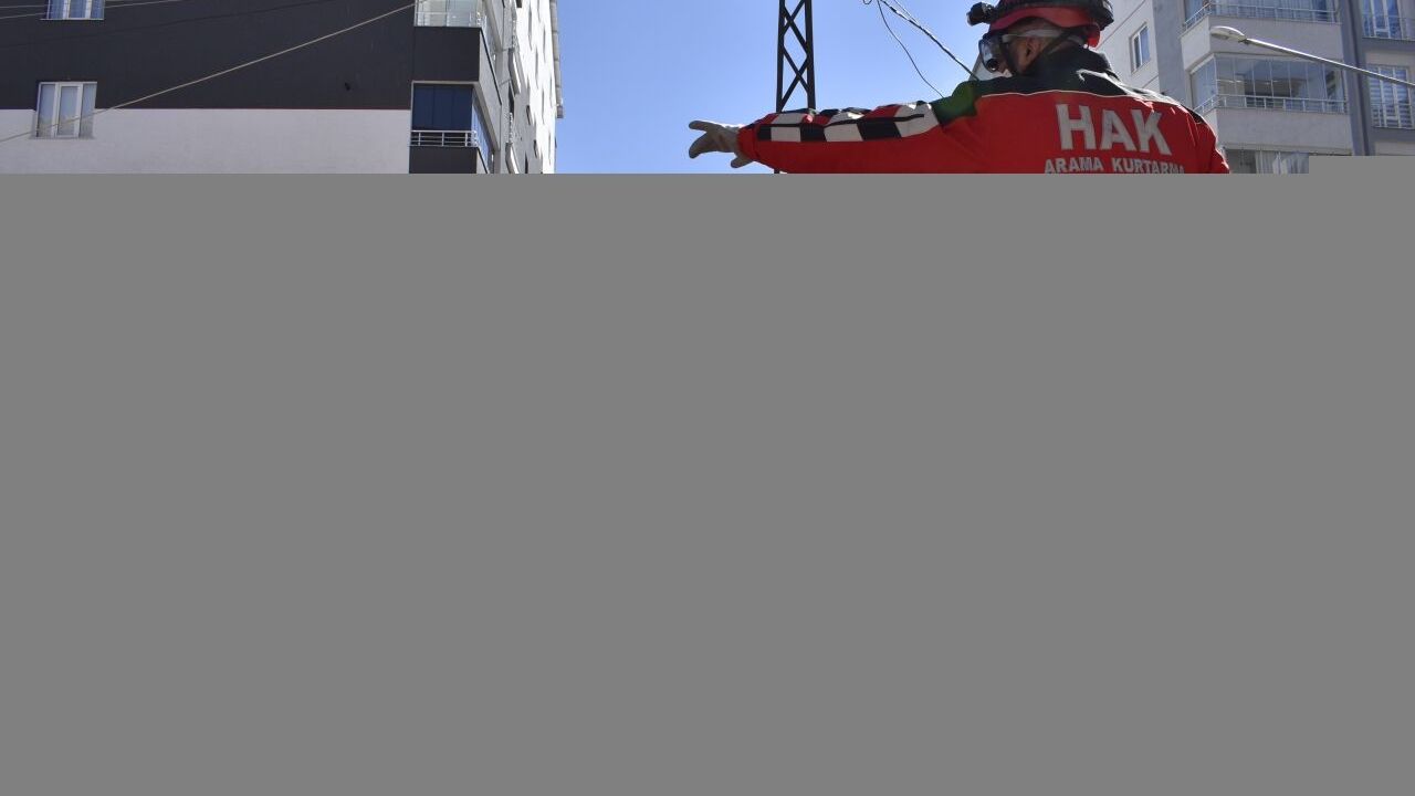 Bitlis'te deprem tatbikatı yapıldı