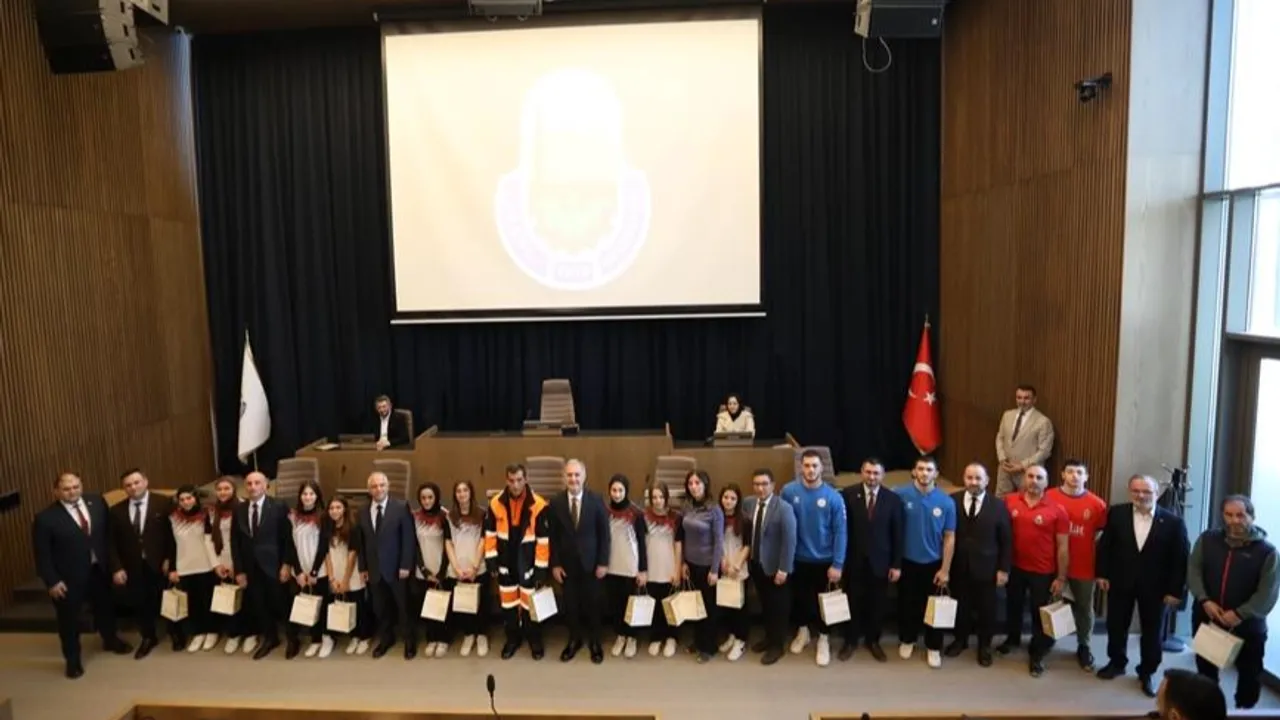 Bursa İnegöl’ü gururlandıran isimler mecliste ödüllendirildi