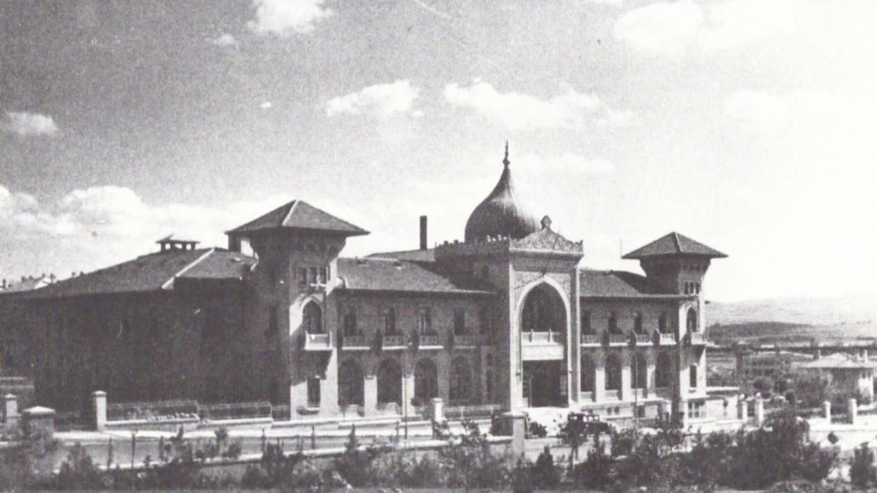 Bakan Ersoy'dan Ankara'nın modern mirasının UNESCO listesine kaydedilmesine ilişkin paylaşım: