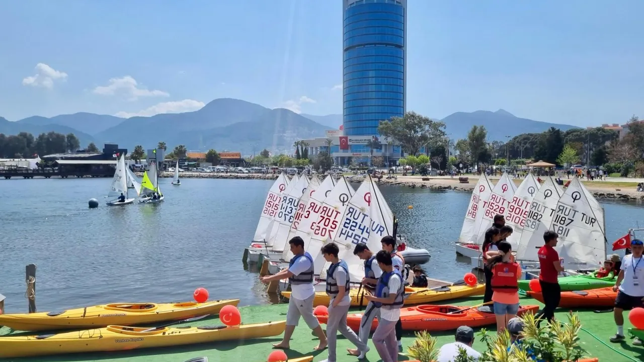 İzmirli çocuklar Su Sporları Şenliği’nde buluştu