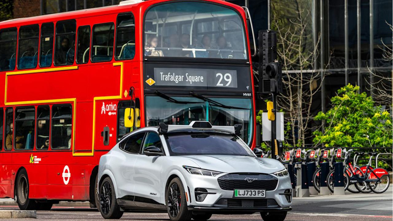 Londra'da sürücüsüz taksilerin trafiğe çıkacağı tarih belli oldu