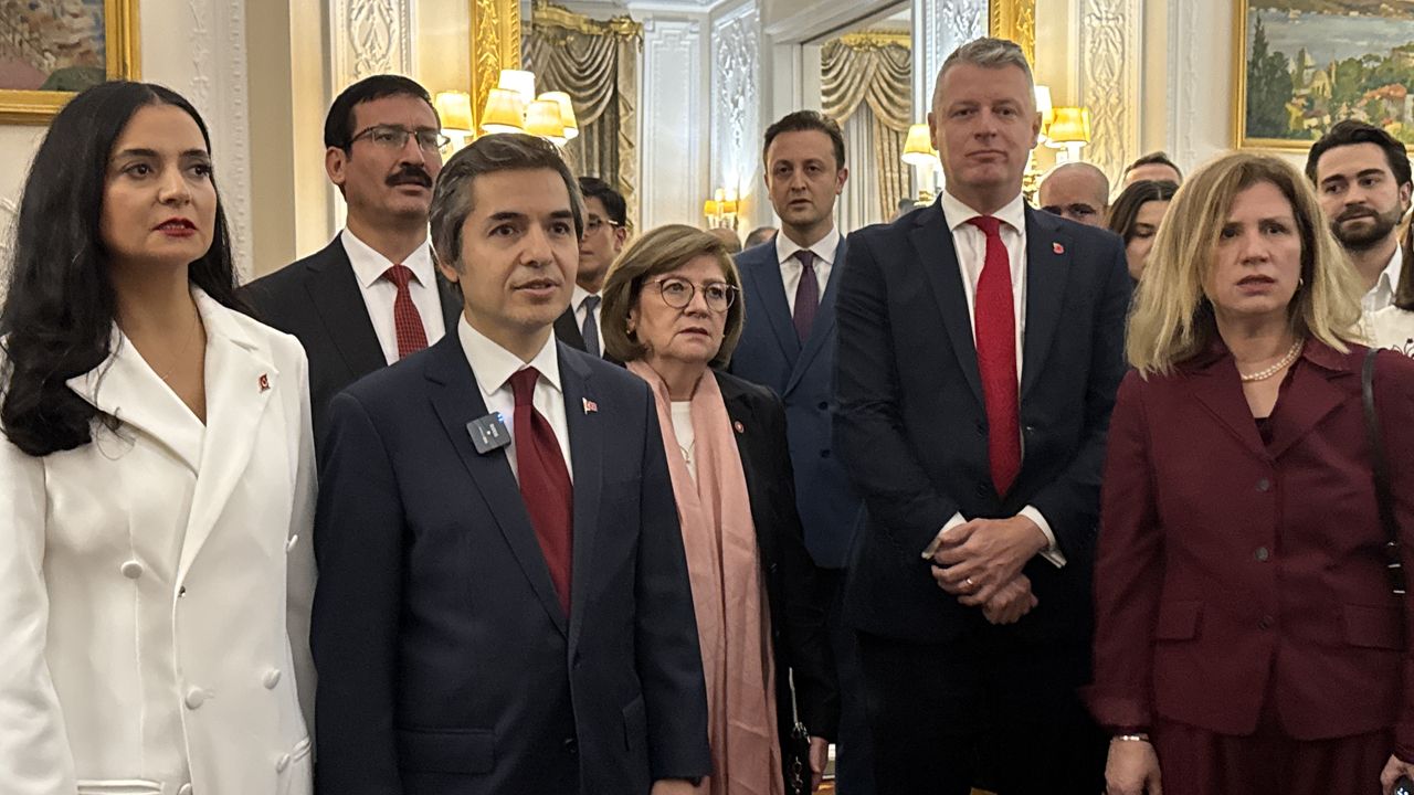 Londra Büyükelçiliğinde, Türkiye Cumhuriyeti'nin 102. yılı resepsiyonu