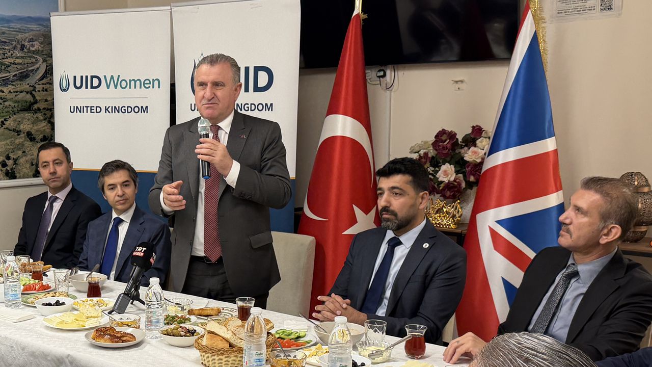 Bakan Bak, Londra'da STK temsilcileri ile kahvaltıda buluştu