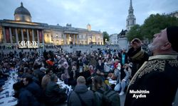Londra'nın Trafalgar Meydanı'nda toplu iftar