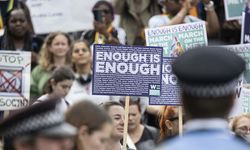 İngiltere'de Polis Teşkilatı'ndaki Irkçılığa sert tepki