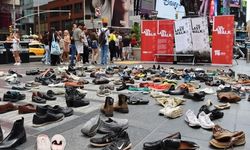 Times Meydanı'nda 251 ayakkabı