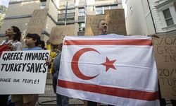 'Genç Kıbrıslı Türkler'den Rum-Yunan cuntasına protesto