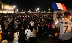 Fransa Milli Takımı'nı 50 bin taraftar karşıladı