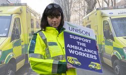 İngiltere ve Galler'de ambulans çalışanları ikinci kez grevde