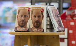 Prens Harry'nin beklenen 'Spare' kitabı İngiltere'de satışa sunuldu