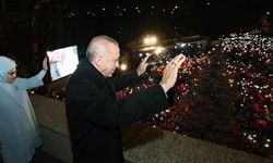 Erdoğan, AK Parti Genel Merkezi balkonundan partililere seslendi