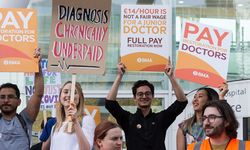 İngiltere'de pratisyen hekimlerden maaş protestosu