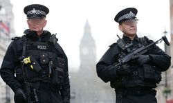 Londra'da onlarca polis görevden çekilti!