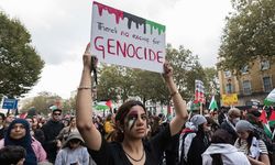 Londra'da on binler Filistin için Başbakanlığa yürüdü