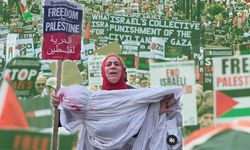 Londra Polisi, Filistin’e destek veren Naciye Batkitar'ı gözaltına aldı