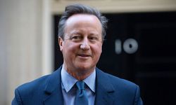 David Cameron'un siyasete 'sürpriz' dönüşü