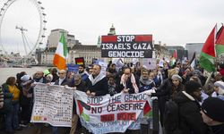 Sağlık çalışanlarından Londra'da, Gazze için "Sessiz Yürüyüş"