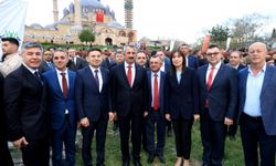 Balkanları buluşturan Selimiye Meydanı'ndaki iftara 5 bin kişi katıldı